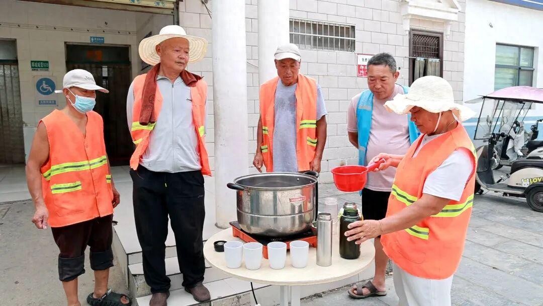 郸城：多举措为户外劳动者撑起“清凉伞”